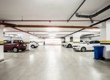 La importancia de la limpieza de garajes en los centros comerciales